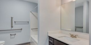 Queen Court Apartments Gallery 41