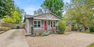 Bright  Cozy 3-Bedroom, 2-Bathroom Home with Fenced Yard! Gallery 1