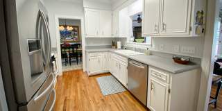 Beautifully FURNISHED Off Season 3bd/2.5 BA Single Family Home Gallery 3