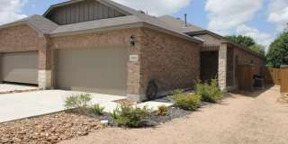 1 Month Free Rent ** Walk to Historic Gruene / Fridge / Gas Cooking / Fenced in yard / CISD Gallery 1