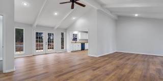 Spacious 3 Bed / 3 Bath Home in Valley View School District! Gallery 5