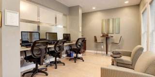 Henley at Kingstowne Gallery 18