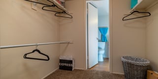 Oak Tree Park Apartments Gallery 16