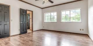 Spacious Home + East Edmond + 4 bedrooms Gallery 37