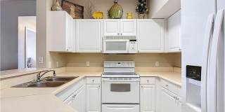 3 bedroom 2 bathroom Condo in the Gardens at Beachwalk Gallery 9