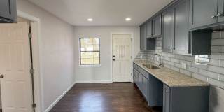 $500 OFF FIRST MONTHS RENT | Charming 3-Bed Near OU. Gallery 1