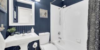 Darling Fully Furnished Condo Bathed in Natural Light Gallery 13
