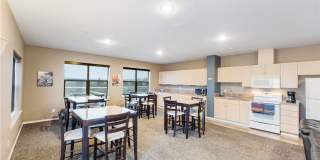 Amazing West Seattle 2 bedroom 2 bath W/S/G and 2 parking spots included! Gallery 27