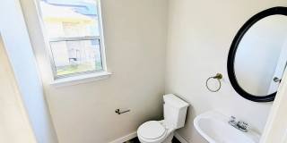 Room in 3 Bedroom Home at Phillips St Gallery 3