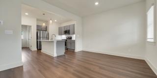 1 Bedroom home with Fenced Backyard! Gallery 4