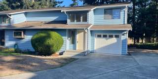 ***PENDING APPLICATION***Charming Condo in the Heart of Oak Harbor! Now offering a rare 6 month lease opportunity, with possible month to month options after Gallery 1
