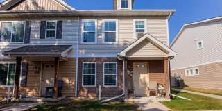 END UNIT!!  3 Bedroom, 2.5 Bathroom Townhome in West Des Moines! Gallery 1