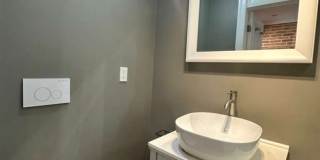 Stylish 2 Bedroom with Spa Bath, Hardwood Floors and Parking Gallery 21