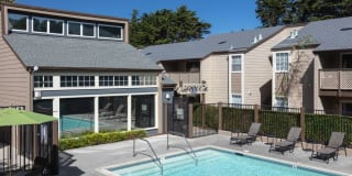 eaves Pacifica Gallery 18