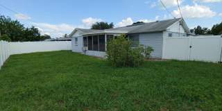 BEAUTIFUL 2/2/1 1000 Sq. Ft. with a large open floorplan, fenced yard and an enclosed lanai!! Gallery 11