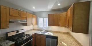 437 Elm St Gallery 6