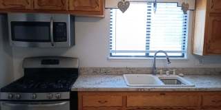 3 Bedroom, 2 Bathroom Home! Schedule a Showing! Gallery 3