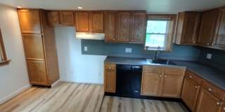 Spacious 3 bedroom 1 Bath in Warren! Gallery 18