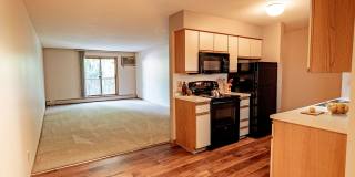 Plymouth Square at 37th Apartments Gallery 6