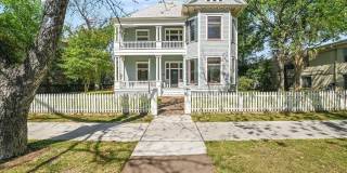 8 Bedroom Mansion in West Campus Gallery 1