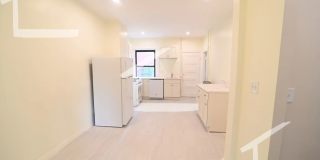 HUge 3 bed in Brookline Gallery 23