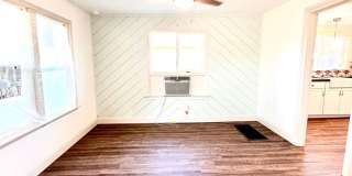 Charming 2 bed 1 bath near tower district Gallery 13