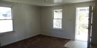 2 Bedroom House with Large Yard Gallery 1