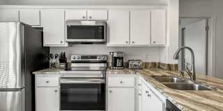 Fully Furnished Waterfront Community Condo in Isla Del Sol - 2bed | 2bath Gallery 11
