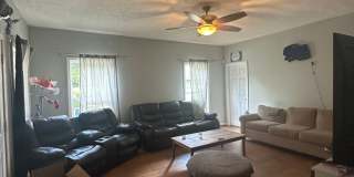 Large 4 Bedroom, 3 bathroom house near Downtown Gallery 7