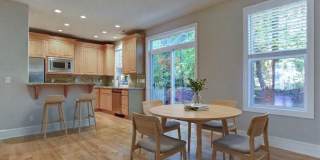 Pristine Spacious 3 Bedroom Lake Oswego Townhome | Skylights, High Ceilings, and Mt. Park Trails at your Doorstep Gallery 16