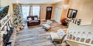 Huge room in a large shared home, private bathroom, great neighborhood, friendly roommates! Gallery 78
