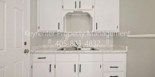 Cozy 3BD/1BTH Home Conveniently Located near I-240 & I-44 Gallery 23