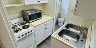 STUDIO APARTMENT WITH HEAT INCLUDED AVAILABLE NOW! Gallery 5