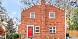 Bright 2BR/2BA Home with Private Backyard in Alexandria Gallery 1