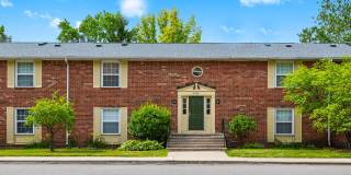 Colonial Square Gallery 12