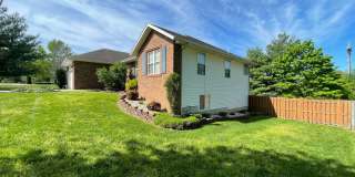 FULLY FURNISHED 4 BEDROOM, WALKOUT BASEMENT - SHORT TERM 6 MONTH RENTAL AVAILABLE IN OZARK! Gallery 62