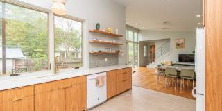 CHARMING, MODERN, CUSTOM HOME IN MID-CITY FOR RENT Gallery 37