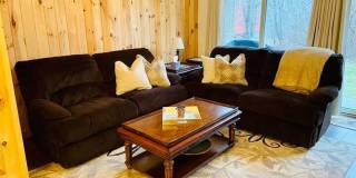 Charming 3BR Townhome in Hunter Gallery 1