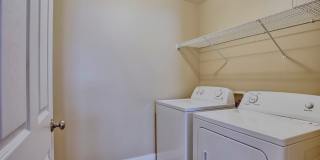 Beautiful Prairie Fields Townhouse — 3 Bed / 2.5 Bath + Loft Gallery 11