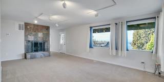 Stunning Sound & Olympic Mountain View Home in North Admiral Gallery 8