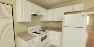 205 Henry Street Pensacola, FL 32507 MOVE IN SPECIAL: HALF OFF first full month of rent!!! Gallery 10