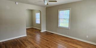 124 S Franklin Boulevard Gallery 3