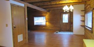3 Bed, 2 Bath, 2 Car Garage LOG HOME for RENT! Gallery 5