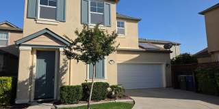 Gorgous 3 Bedroom 2/5 Bath home in HOA Gallery 1
