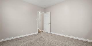 2080 Gladstone, Unit 1 Street Gallery 24