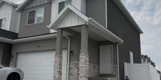 729 North 150 East - 729 N 150 E Upstairs Gallery 1