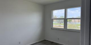1536 SE Royal Green Gallery 4