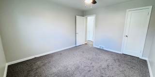 Beautiful Three Bedroom with Basement and Garage Gallery 10