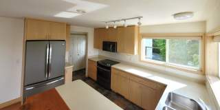 Bayview Condo 2 Bedrooms with Gas Fireplace  - S State St Gallery 13
