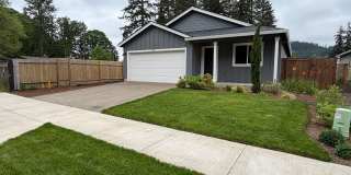 Must See 3 Bedroom with Fenced Yard! Gallery 1
